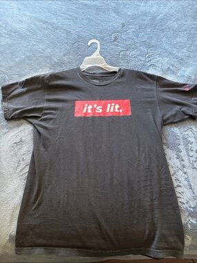 Men's Black Graphic Tee with Red "it's lit." Print